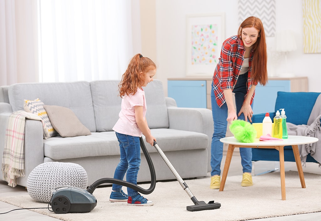 مشارکت کودکان در انجام کار های خانه