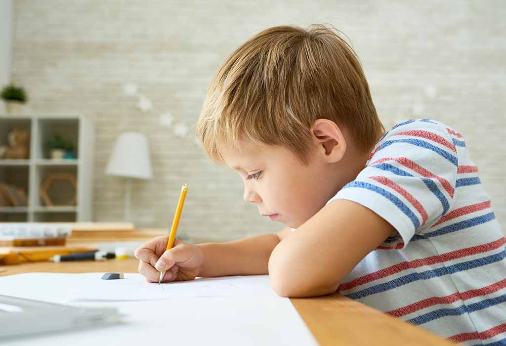 چگونه به کودک یاد دهیم که نام خود را بنویسد؟ آموزش نوشتن نام کودک به خودش
