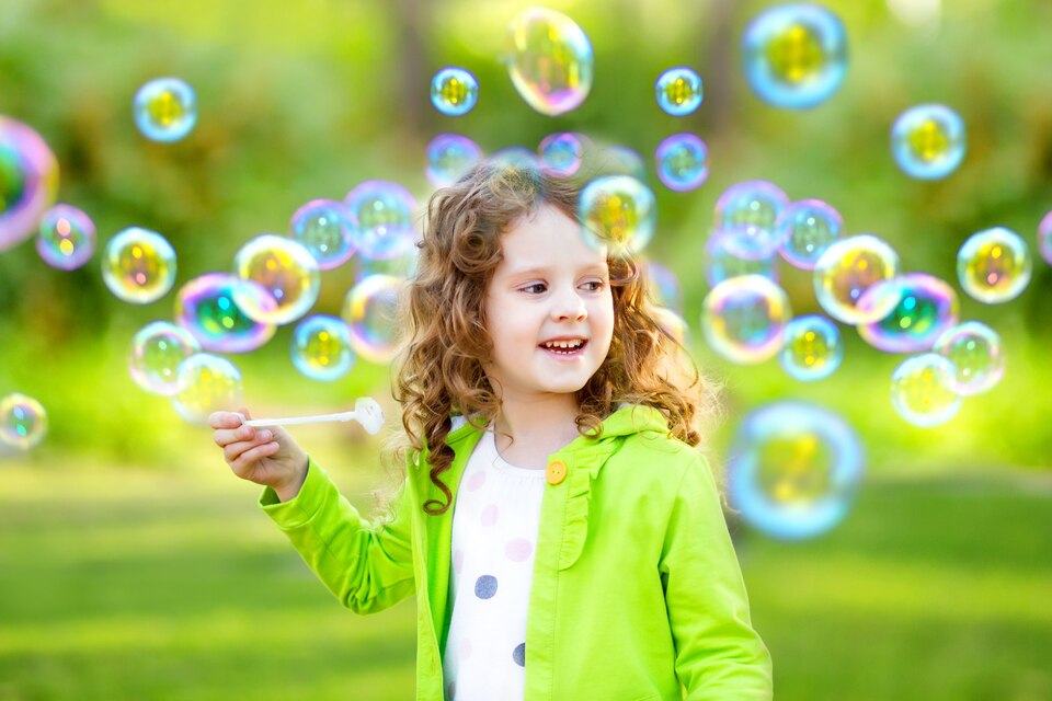 فواید حباب بازی برای کودکان