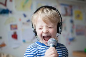 فواید آواز خواندن برای بچه ها